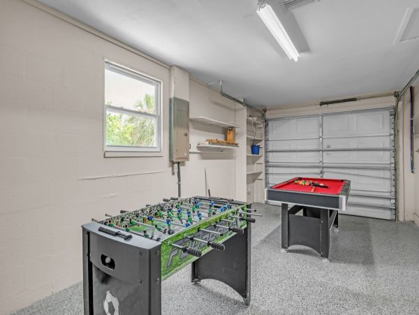 Holmes Beach Vacation Home Sleeps Six Short Walk to Beach and Bay