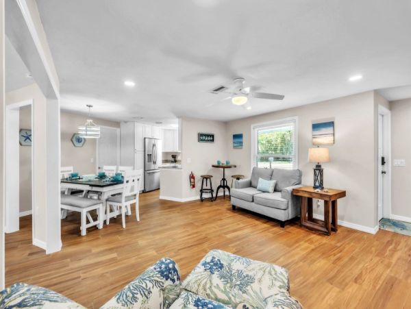 Holmes Beach Vacation Home Sleeps Six Short Walk to Beach and Bay