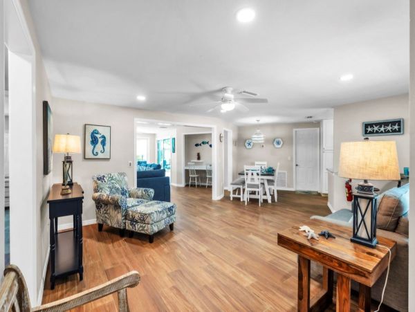 Holmes Beach Vacation Home Sleeps Six Short Walk to Beach and Bay