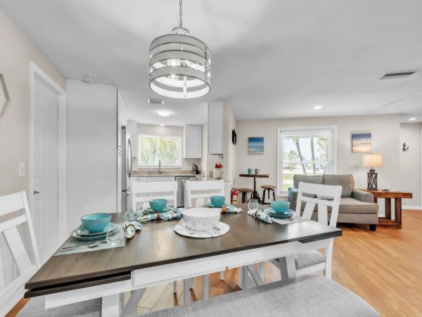 Holmes Beach Vacation Home Sleeps Six Short Walk to Beach and Bay