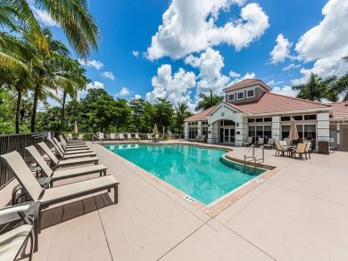 Naples Three Bedroom Vacation Home, Sleeps Six Guests