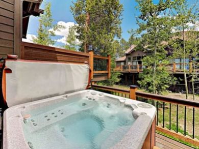 Four Bedroom Vacation Townhome with hot Tub in Breckenridge