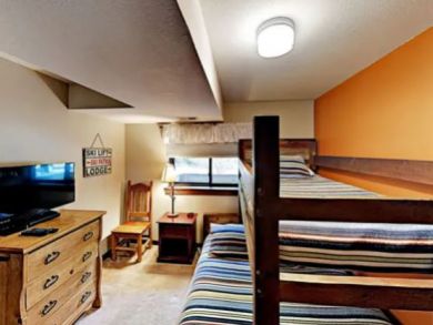 Four Bedroom Vacation Townhome with hot Tub in Breckenridge