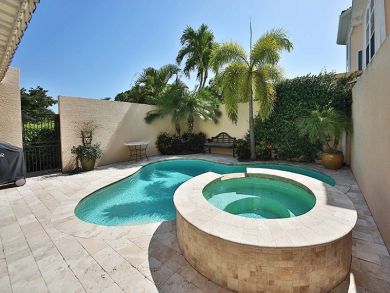 Naples Vacation Home Sleeps Eight Guests. Naples Vacation Home Sleeps Eight Guests.