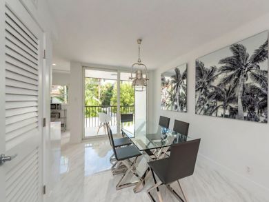 Walk to Beach 3 Bedroom Vacation Rental Home in Naples