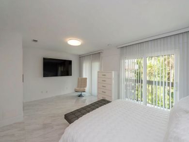 Walk to Beach 3 Bedroom Vacation Rental Home in Naples
