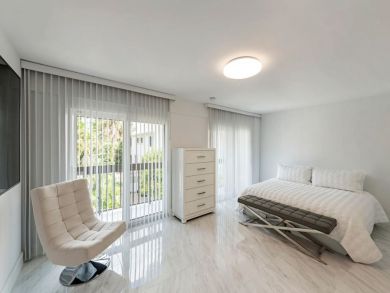 Walk to Beach 3 Bedroom Vacation Rental Home in Naples