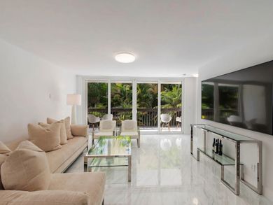 Walk to Beach 3 Bedroom Vacation Rental Home in Naples