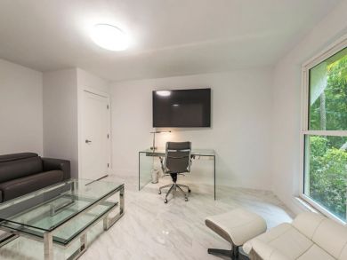 Walk to Beach 3 Bedroom Vacation Rental Home in Naples