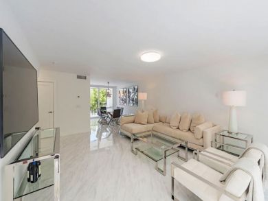 Walk to Beach 3 Bedroom Vacation Rental Home in Naples