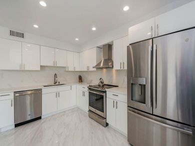 Walk to Beach 3 Bedroom Vacation Rental Home in Naples