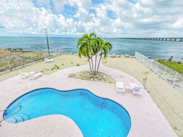 Marathon Vacation Home Sleeps Ten Guests Full Gulf Views