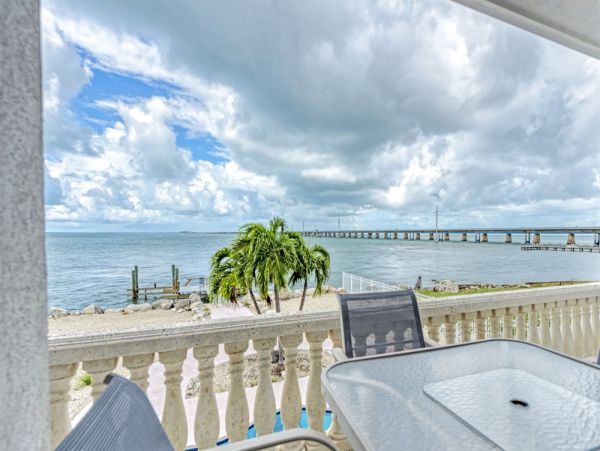 Marathon Vacation Home Sleeps Ten Guests Full Gulf Views