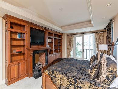 Stunning Waterfront Luxurious 3 Bedroom Naples Home Plus Den