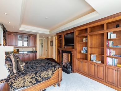 Stunning Waterfront Luxurious 3 Bedroom Naples Home Plus Den