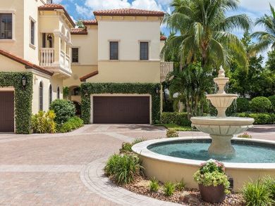 Stunning Waterfront Luxurious 3 Bedroom Naples Home Plus Den