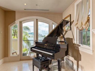 Stunning Waterfront Luxurious 3 Bedroom Naples Home Plus Den