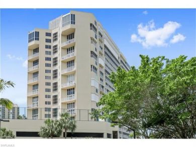 Charming 2 Bedroom Vacation Condo in Naples Steps to Beach
