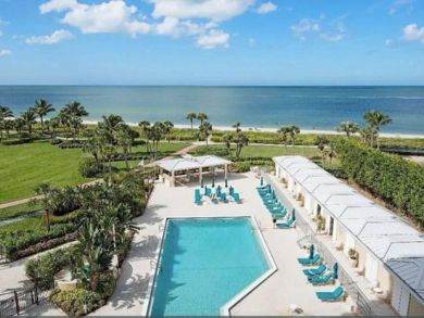 Charming 2 Bedroom Vacation Condo in Naples Steps to Beach