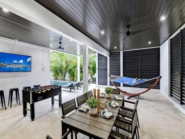 Holmes Beach Luxury 4 Bedroom Vacation Home with Pool