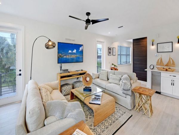 Holmes Beach Luxury 4 Bedroom Vacation Home with Pool