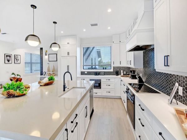 Holmes Beach Luxury 4 Bedroom Vacation Home with Pool