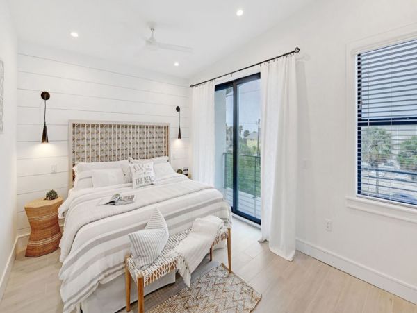 Holmes Beach Luxury 4 Bedroom Vacation Home with Pool