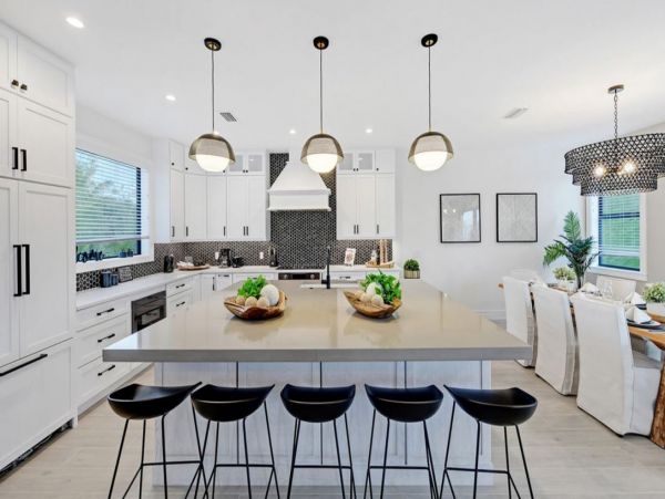 Holmes Beach Luxury 4 Bedroom Vacation Home with Pool