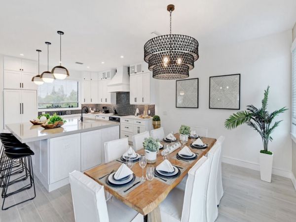 Holmes Beach Luxury 4 Bedroom Vacation Home with Pool