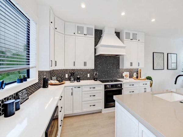 Holmes Beach Luxury 4 Bedroom Vacation Home with Pool