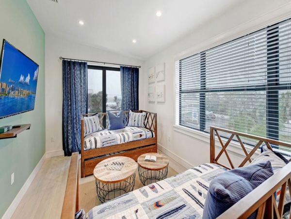 Holmes Beach Luxury 4 Bedroom Vacation Home with Pool