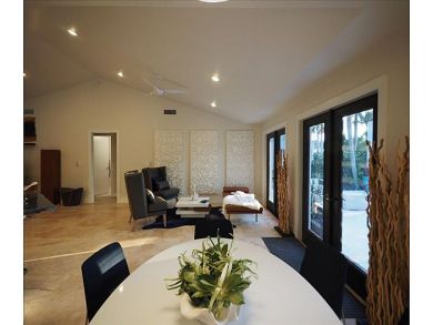 Modern Luxury and Bay Views! Modern Luxury and Bay Views!