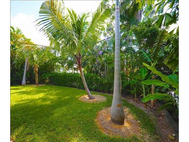 Modern Luxury and Bay Views! Modern Luxury and Bay Views!