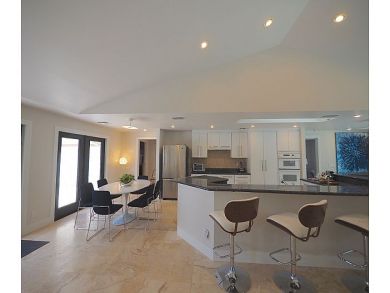 Modern Luxury and Bay Views! Modern Luxury and Bay Views!