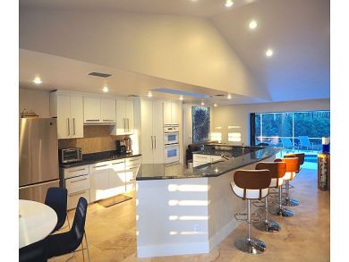 Modern Luxury and Bay Views! Modern Luxury and Bay Views!