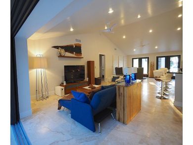 Modern Luxury and Bay Views! Modern Luxury and Bay Views!