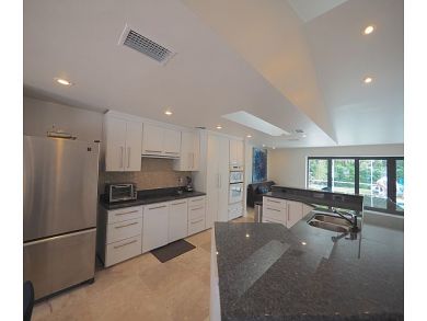Modern Luxury and Bay Views! Modern Luxury and Bay Views!