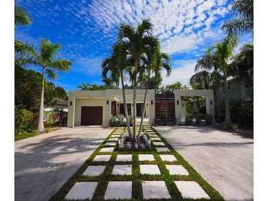 Modern Luxury and Bay Views! Modern Luxury and Bay Views!