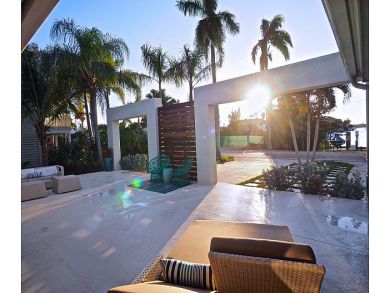 Modern Luxury and Bay Views! Modern Luxury and Bay Views!