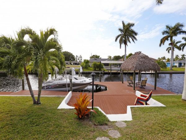 Cape Coral Vacation Pool Home Sleeps Six Guests Canal Views