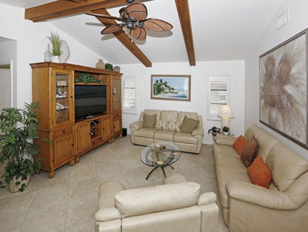 Cape Coral Vacation Pool Home Sleeps Six Guests Canal Views
