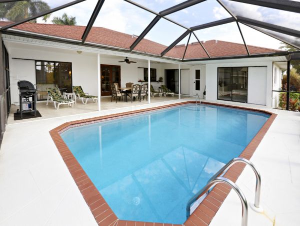 Cape Coral Vacation Pool Home Sleeps Six Guests Canal Views