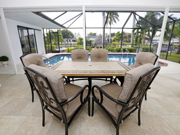 Cape Coral Vacation Pool Home Sleeps Six Guests Canal Views