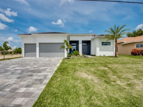 Cape Coral 3 Bedroom Vacation Home with Private Pool