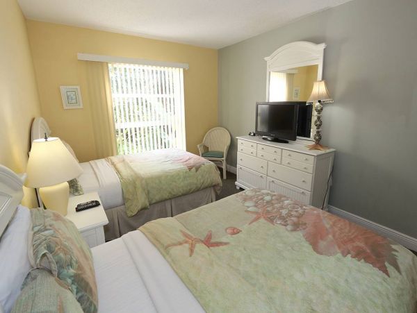 Longboat Key Vacation Condo Sleeps Six Guests