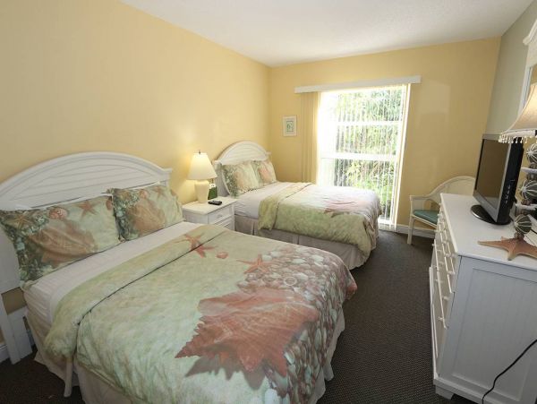 Longboat Key Vacation Condo Sleeps Six Guests
