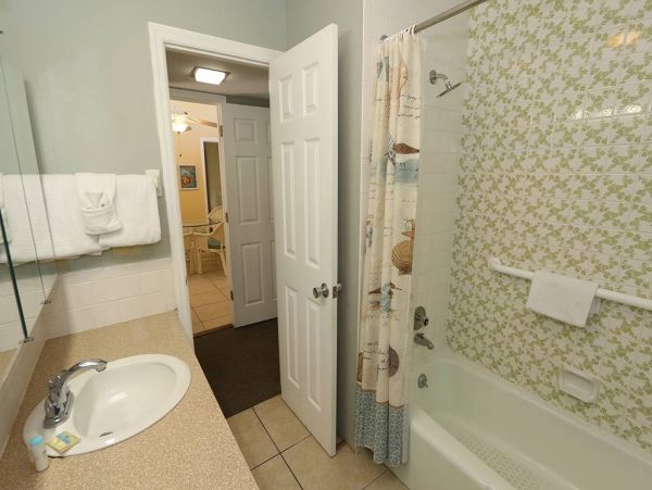 Longboat Key Vacation Condo Sleeps Six Guests