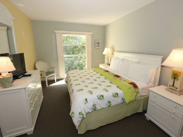 Longboat Key Vacation Condo Sleeps Six Guests