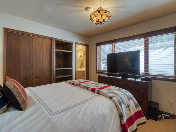 Vail Vacation Home Sleeps Twelve Guests