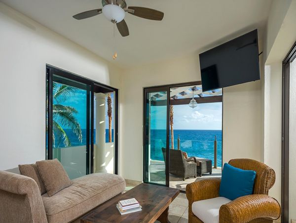 Luxury Oceanfront Vacation Home in Los Cabos Sleeps 14 Guest